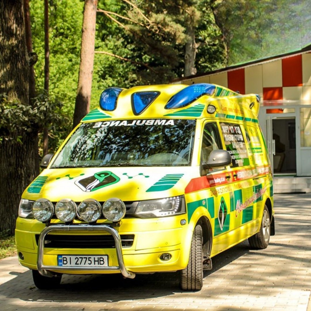 Перевезення важкохворих по Україні в супроводі лікаря на спеціалізованій швидкій