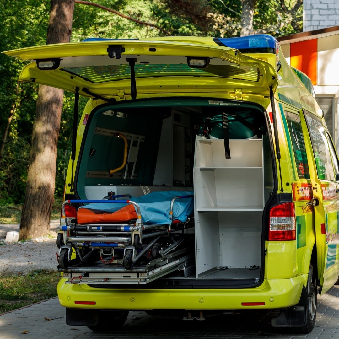 Перевезення важкохворих за кордон та назад в Україну